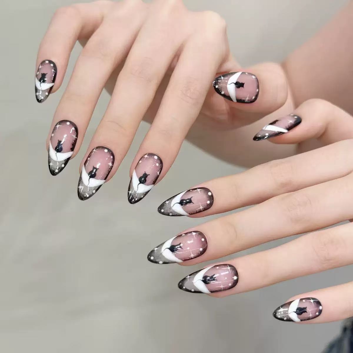 NAILOVEHalloween black cat almond-shaped nail polish