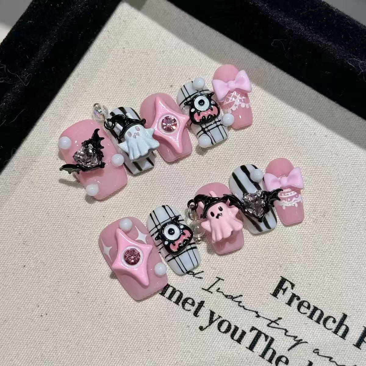 NAILOVEPink 3D Cute Halloween ghosts with beautiful manicures